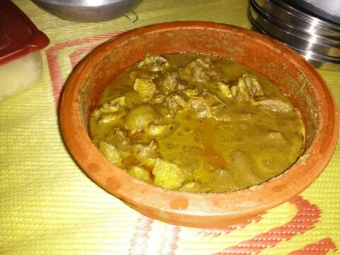 Mann Paanai Chicken, spicy mud-pot chicken curry