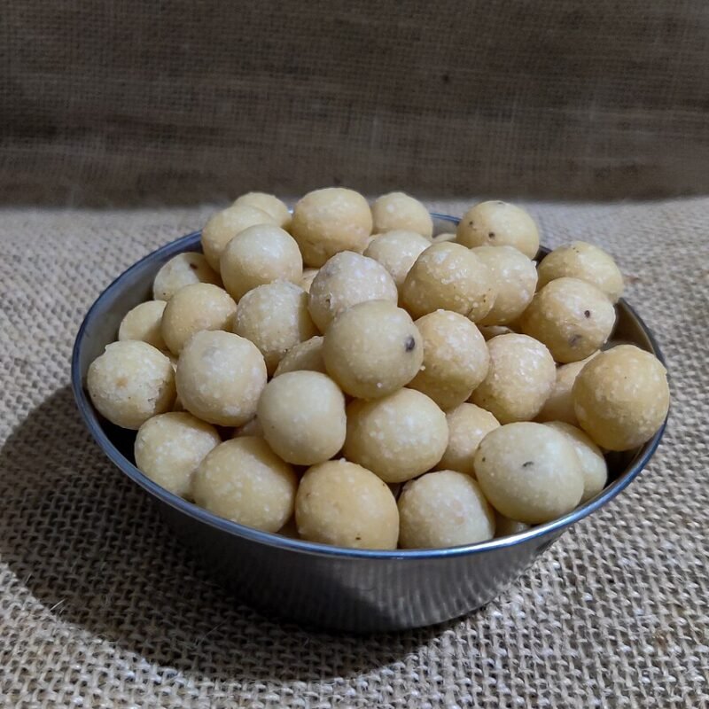 Crunchy fried snack balls