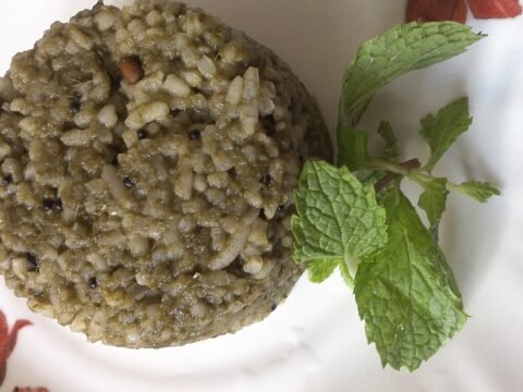 Fragrant rice tossed with fresh mint
