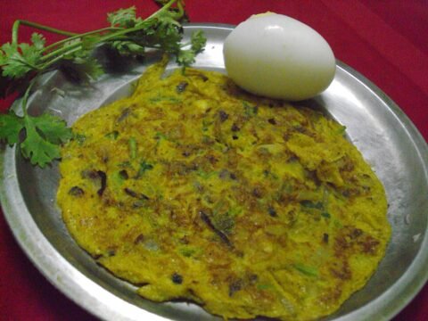Indian-style omelette with onion, chilli and coriander