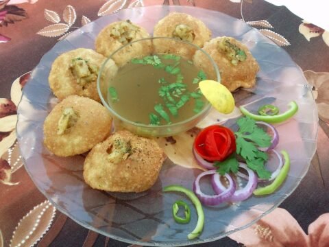 Crispy Pani Puri street food