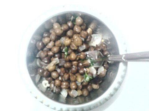 Boiled chickpea sundal tossed with onion and coriander