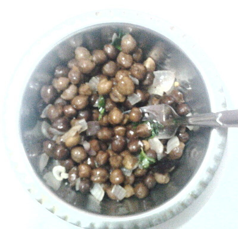 Boiled chickpea sundal tossed with onion and coriander
